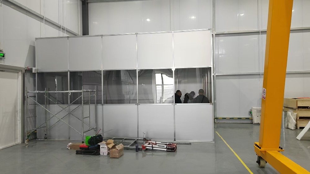 如何確保鋁塑板百級潔凈棚的氣流均勻性，避免局部污染？